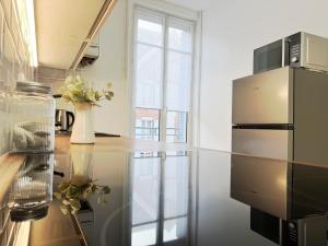 Champagne Haven Elegant Stay in City Center