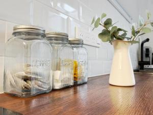 Champagne Haven Elegant Stay in City Center