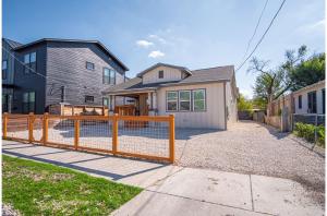 Perfect Spot to Relax 4BR3BA Near DTown Hemisfair
