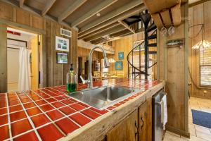 Hook, Wine and Sinker Cottage