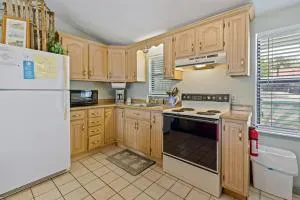 Rains Waterfront Cottage - Suwannee