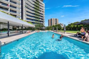 Modern Palms Getaway