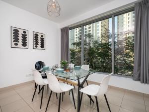 Bright 1-Bedroom with Marina Infinity Pool