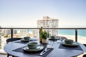 The Luxe Surf and Sea Suite