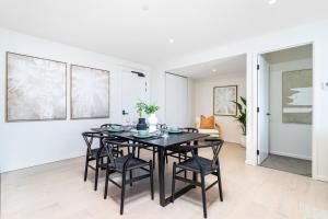 The Luxe Surf and Sea Suite
