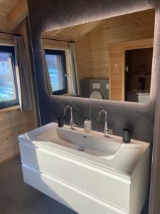 Ruheoase zwischen Bergen und Seen mit Infrarotsauna