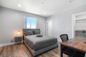 Modern Bedroom - Bed & breakfasts, Los Angeles