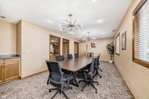 Stony Plain Inn & Suites