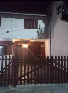 Triplex Barrio Residencial El Silvio - 阿肖海