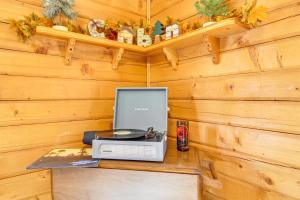 5 Mi to Woodland Lake Park: Cabin in Pinetop!