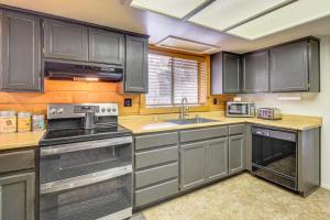 5 Mi to Woodland Lake Park: Cabin in Pinetop!