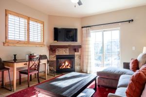 Luxury Townhome, Private Balcony, Great Location, 3 Bedrooms