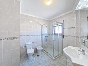 Modern & comfy - Beach 4min walk, Balcony, 3 bedroom