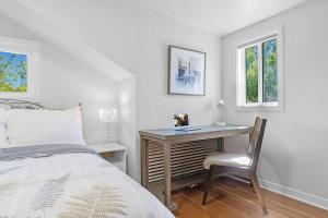 Queen Anne Charm Near Tech Hubs & Entertainment