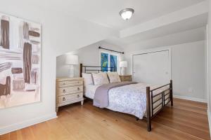 Queen Anne Charm Near Tech Hubs & Entertainment