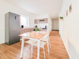 Tolstov Apartments - 2 Room Apartments - Terrace - 25 Min to Messe DUS