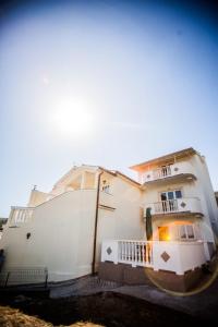 Apartments with WiFi Lopar, Rab - 14804 