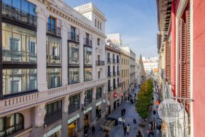 Tu ventana a Madrid para 3, conoce Carretas 25