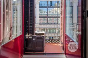 Tu ventana a Madrid para 3, conoce Carretas 25