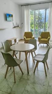 Ocean Breeze Apartment