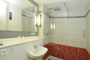 Hotels Kyriad Rouen Sud - Oissel : photos des chambres