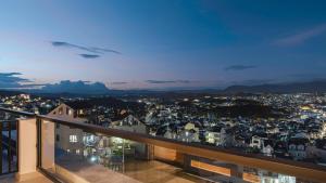 Phòng Có Giường Cỡ King Với Ban Công (King Room with Balcony)