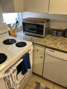 Pet-Friendly Uptown Dallas Loft with Patio & Grill