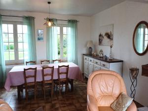 Maisons de vacances Holiday Home in Port-Blanc near Sandy Beaches : photos des chambres