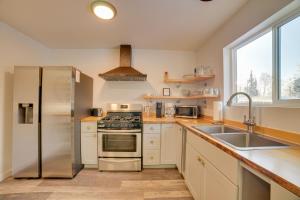 Walk to Kenai River Forested Fishermans Cabin!