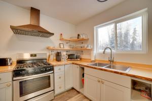 Walk to Kenai River Forested Fishermans Cabin!