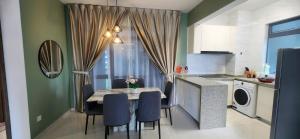 Sea&Pool View 2-bedroom Fully Furnished Apartment Forest City #freeWIFI