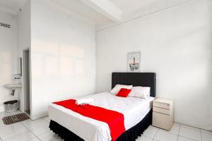 RedDoorz Syariah at Neu Hostel Cisarua Lembang