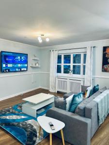 Spacious stylish 4BR House Perfect For Families, Groups & Contractors in Bluewater- Dartford-with Pool Table & Free Parking