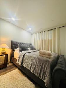 Comfy Neutral Living Free Parking