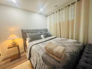 Comfy Neutral Living Free Parking