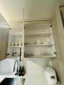 Comfy Neutral Living Free Parking