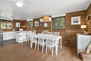 The Log Cabin - 2 Scenic View Drive, Second Valley