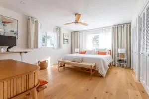 Modern Farmhouse on 1 Acre Lot Just Steps From Regional Park with Hot Tub - Occidental