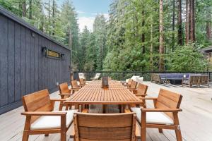 Relaxing Home Among The Redwoods - Dog-Friendly