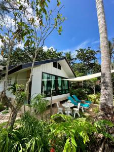 2BD beachfront house in Chaloclum