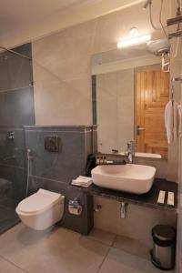 Hotel 17 Miles Stone, Manali By Shivaneel Hospitality