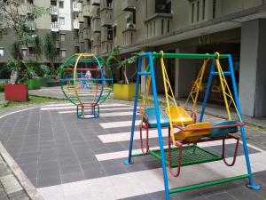 Homey 1BR Apartment at Gateway Ahmad Yani Cicadas By Travelio