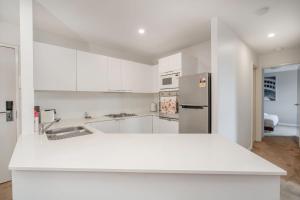 Sleek 2-Bed Apartment in Vibrant Kingston