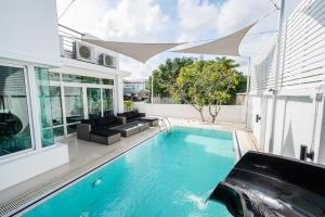 SeaBreeze Grand Pool Villa Pattaya