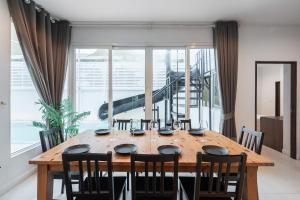 SeaBreeze Grand Pool Villa Pattaya