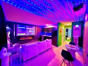 NO FEE, VIP Movie and Fireplace Nature Beach Oasis - 长滩