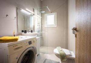 Spacious Rooftop Apt in Central Athens with Sunset Balcony