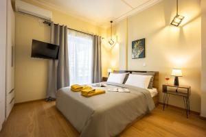 Spacious Rooftop Apt in Central Athens with Sunset Balcony