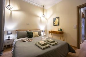 Spacious Rooftop Apt in Central Athens with Sunset Balcony