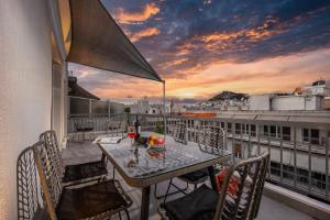 Spacious Rooftop Apt in Central Athens with Sunset Balcony